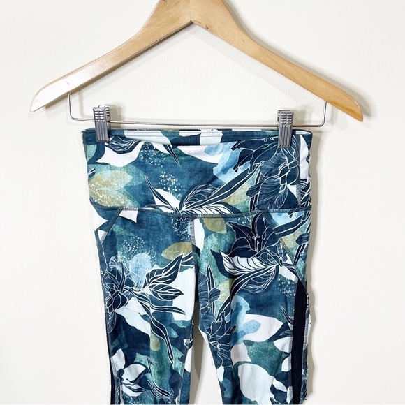 Athleta High Rise Tropical Mesh Chaturanga 7/8 Tight Leggings Size XS - Picture 3 of 6